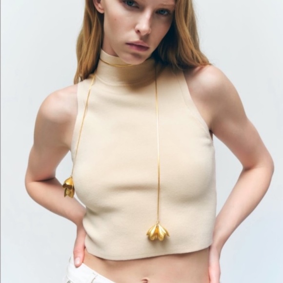 Zara Golden Long Metal Chain with Tulip Flower Pendant - Picture 6 of 12